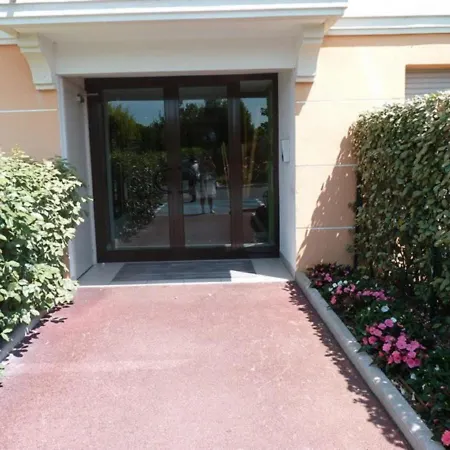 Joli 2p Climatise Dans Calme Et Securisee Avec Piscine Apartamento Antibes