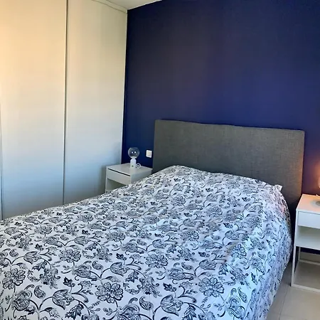 Joli 2p Climatisé Dans Résidence Calme Et Securisée Avec Piscine