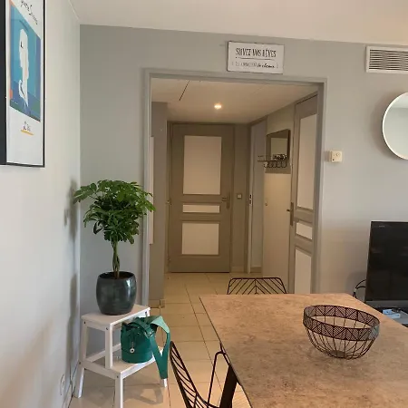 Joli 2p Climatisé Dans Résidence Calme Et Securisée Avec Piscine * Antibes