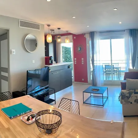 Joli 2p Climatise Dans Calme Et Securisee Avec Piscine Apartman Antibes