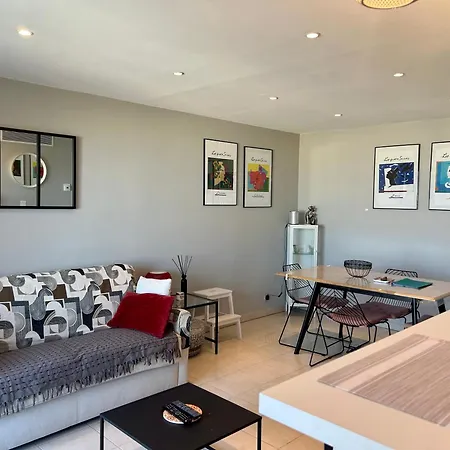 Joli 2p Climatisé Dans Résidence Calme Et Securisée Avec Piscine Appartamento