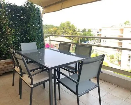 Joli 2p Climatise Dans Calme Et Securisee Avec Piscine Apartman