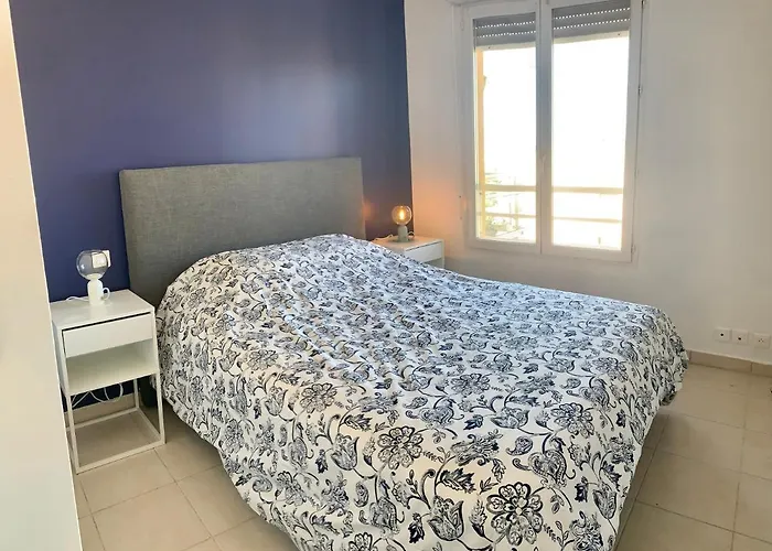 Joli 2p Climatise Dans Calme Et Securisee Avec Piscine Antibes