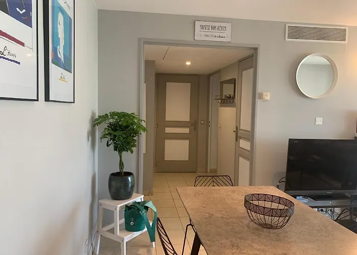 Joli 2p Climatise Dans Calme Et Securisee Avec Piscine * Antibes