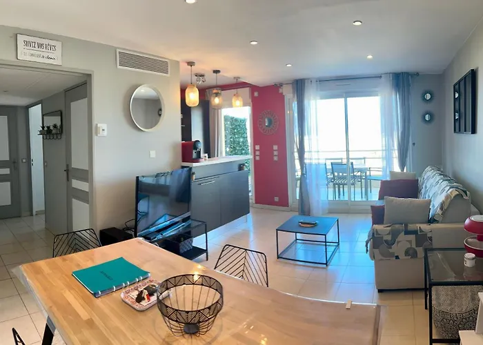 Joli 2p Climatise Dans Calme Et Securisee Avec Piscine Apartmán Antibes