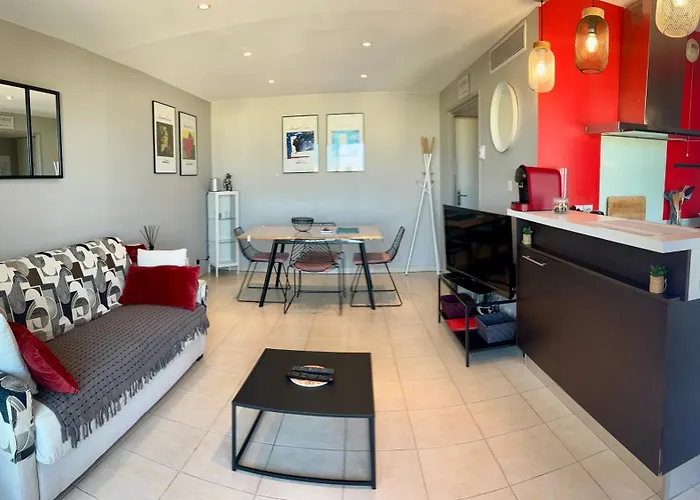 Joli 2p Climatise Dans Calme Et Securisee Avec Piscine *